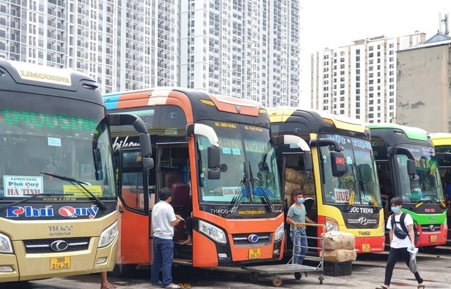 Các bến xe Hà Nội đã lên phương án tăng cường phương tiện nhằm đáp ứng nhu cầu đi lại của hành khách dịp nghỉ lễ 30/4-1/5. (Ảnh: CTV/Vietnam+)