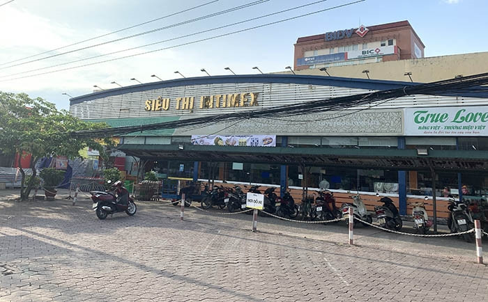 BÊN NGOÀI ĐẠI SIÊU THỊ GO HẢI DƯƠNG THUỘC HỆ THỐNG CENTRAL RETAIL HIỆN ĐẠI
