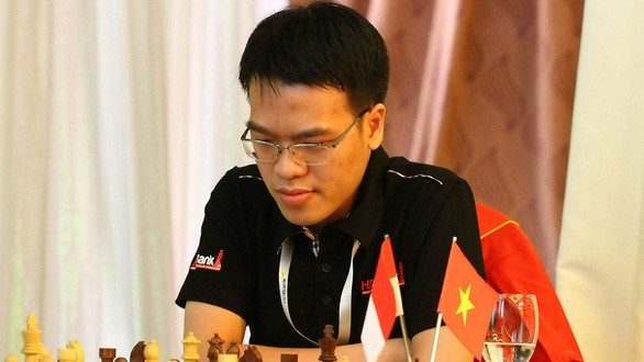 Lê Quang Liêm thắng sốc ‘vua cờ’ Magnus Carlsen sau 4 ván căng thẳng - Ảnh 1.