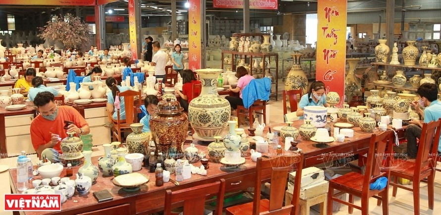The essence of Chu Dau pottery hinh anh 3