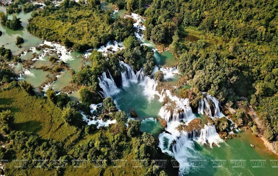 Ban Gioc among world’s top amazing waterfalls hinh anh 2