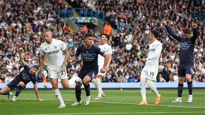 Rodri mở tỷ số trận Leeds vs Man City
