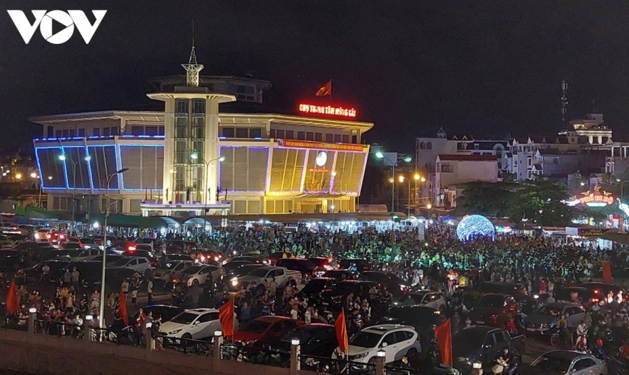 Không gian du lịch được mở rộng đã giúp Quảng Ninh thu hút du khách tại nhiều điểm đến đa dạng trên cả tỉnh. Quảng Ninh đang hướng tới xây dựng “điểm đến 4 mùa”, “đa dịch vụ” sau đại dịch Covid-19, mục tiêu đón gần 10 triệu lượt khách trong năm 2022./.