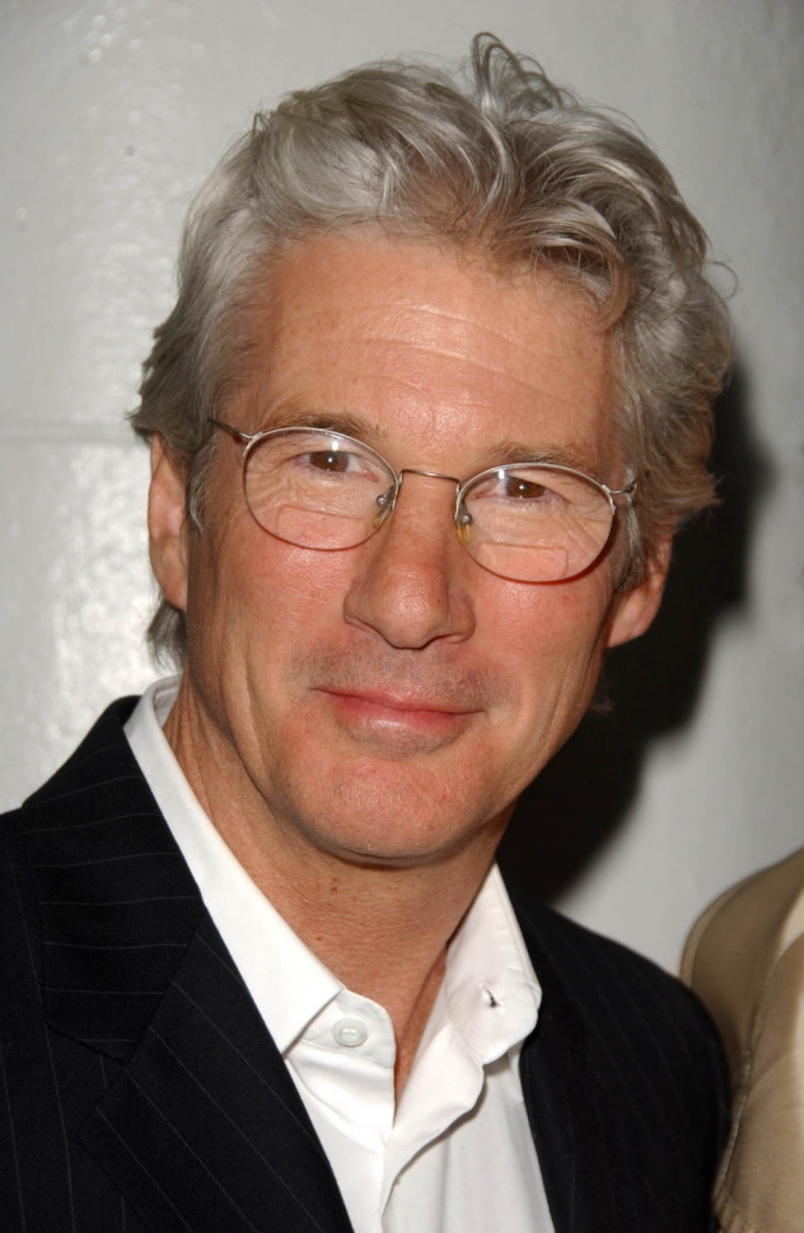 Richard Gere là một nam diễn viên nổi tiếng đã tham gia diễn xuất trong nhiều bộ phim được giới phê bình đánh giá cao. Một số người tin rằng anh ấy là một phần của Đại lộ Danh vọng Hollywood, tuy nhiên, anh ấy chưa bao giờ được đề cử. Lý do cho điều này là không rõ, nhưng anh ấy là một diễn viên mà tất cả chúng tôi ngưỡng mộ.