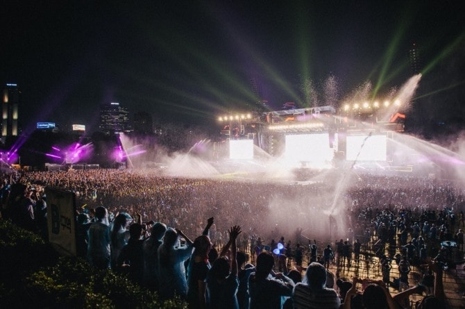concert psy bi chi trich vi lang phi nuoc anh 1