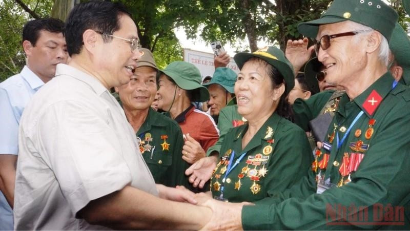 Thủ tướng Chính phủ dâng hương tại Ngã ba Đồng Lộc và thăm gia đình chính sách ở Hà Tĩnh -0