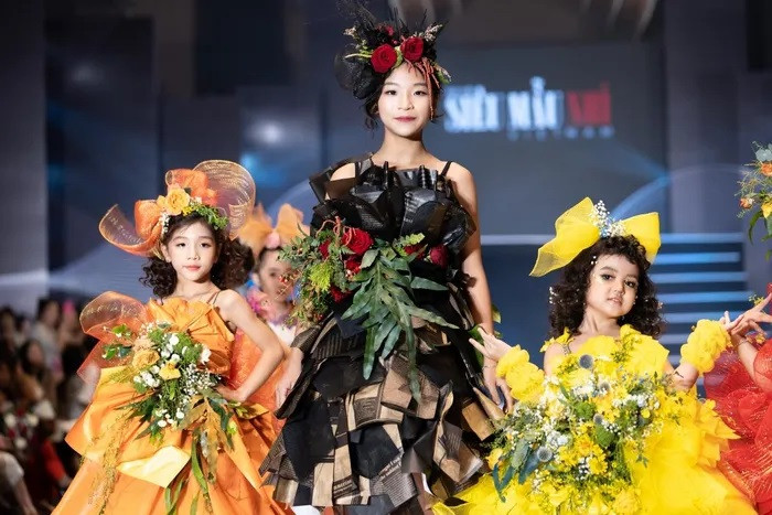 Váy thiết kế của hà cúc size xs use 1l rất mới | Shopee Việt Nam