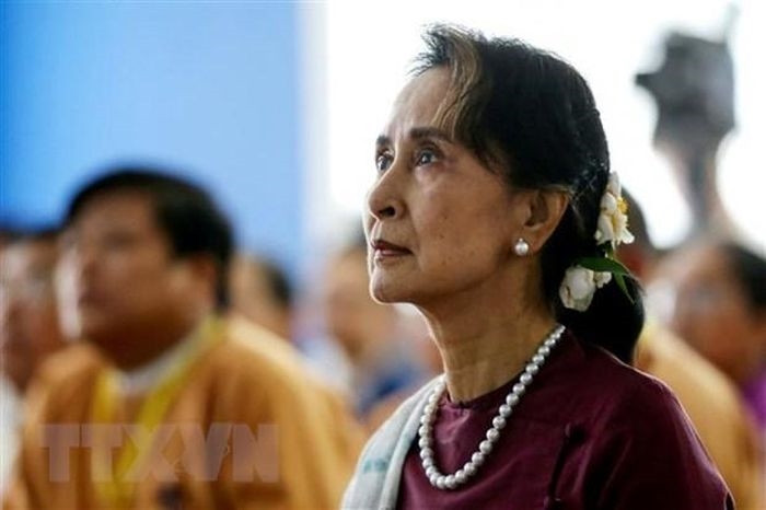 Bà Aung San Suu Kyi (trái) tại một sự kiện ở Naypyidaw, Myanmar ngày 24/5/2021. (Ảnh: AFP/TTXVN)