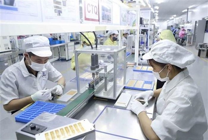 Sản xuất linh kiện điện tử tại Công ty Youngbag Việt Nam, Khu công nghiệp Bình Xuyên (Vĩnh Phúc). (Ảnh: Hoàng Hùng/TTXVN)
