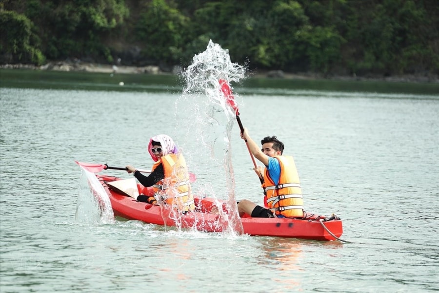 Exploring the beauty of Vietnam’s forgotten Lan Ha Bay hinh anh 2