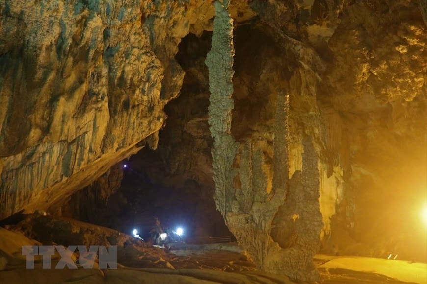 Nguom Ngao Cave - nature's masterpiece in Cao Bang province hinh anh 2