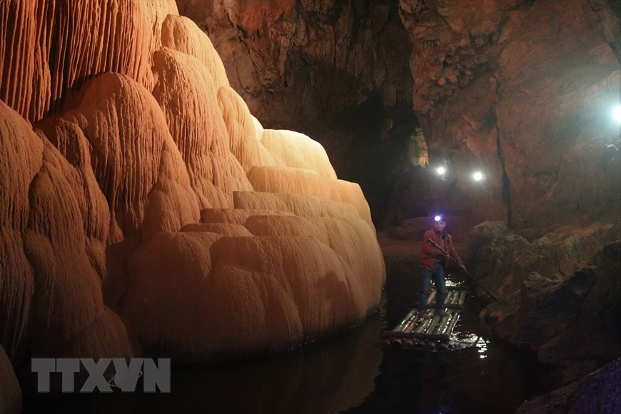 Nguom Ngao Cave - nature's masterpiece in Cao Bang province hinh anh 4