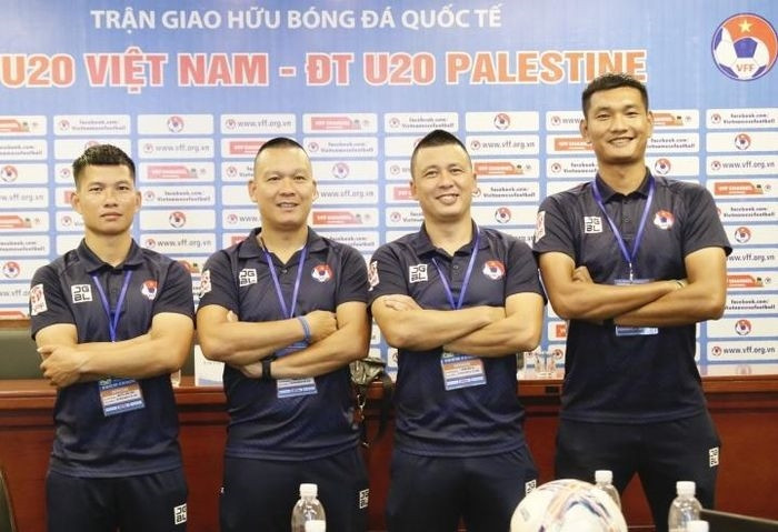 Liên đoàn Bóng đá Việt Nam (VFF) bố trí tổ trọng tài giàu kinh nghiệm của Việt Nam điều hành trận đấu.