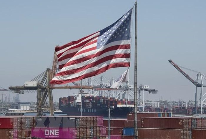 Cảng hàng hóa ở Long Beach, bang California, Mỹ. (Ảnh: AFP/TTXVN)