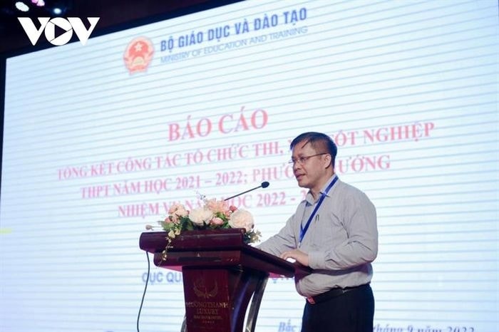 Phó Cục trưởng phụ trách Cục Quản lý chất lượng (Bộ GD-ĐT) Lê Mỹ Phong báo cáo tại hội nghị.