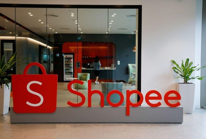  Logo của Shopee tại văn phòng ở Singapore vào tháng 3/2021. Ảnh: Reuters. 