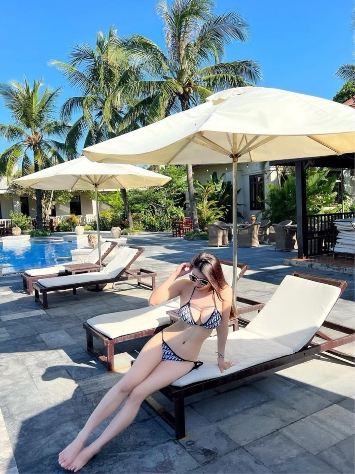 Nữ tuyển thủ Việt Nam tung ảnh bikini quyến rũ gây sốt mạng xã hội - 1