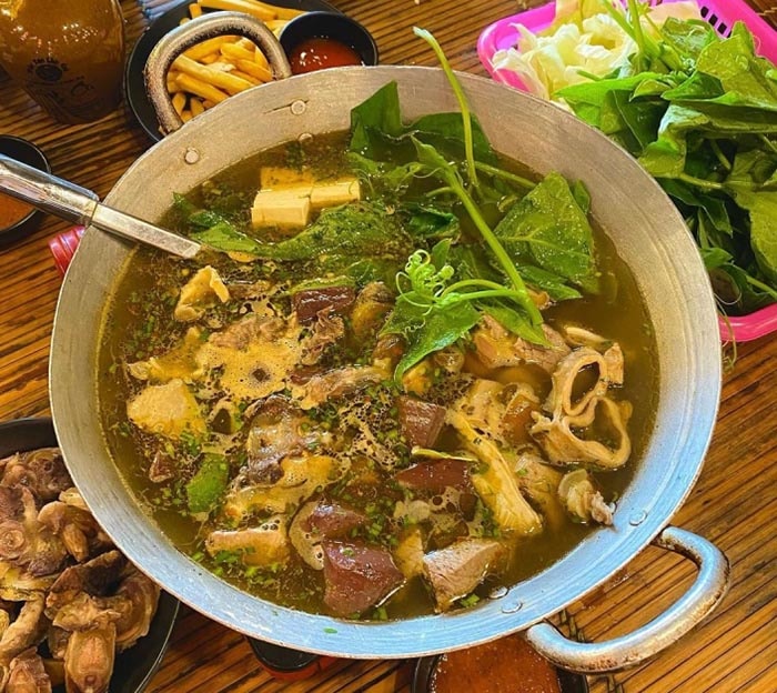 Thắng cố - đặc sản Hà Giang có nguyên liệu đặc biệt, ai can đảm mới dám thử