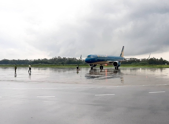 10 sân bay tại Việt Nam đóng cửa vì bão Noru - Ảnh 1.