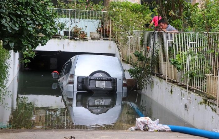  Chủ tịch UBND TP Đà Nẵng Lê Trung Chinh cho biết trận mưa lịch sử hôm 14/10 gây thiệt hại khoảng 1.500 tỷ. Ảnh: Thanh Đức. 