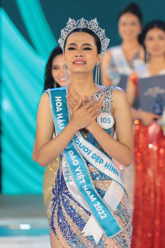 Đinh Như Phương đến từ Quảng Bình đã đăng quang Hoa hậu Biển đảo Việt Nam 2022.