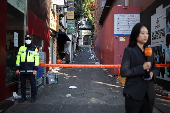 Thảm kịch giẫm đạp ở Seoul: Vì sao có đến 98 cô gái trẻ thiệt mạng? - Ảnh 2.