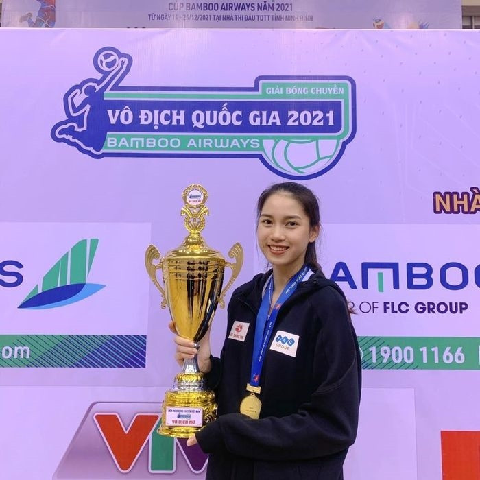  Hiện tại ở đội một, người đẹp 23 tuổi vẫn thành công khẳng định chỗ đứng của mình khi trở thành phần quan trọng giúp Bộ tư lệnh Thông Tin giành chức vô địch Giải bóng chuyền quốc gia Việt Nam năm 2020 và 2021. 