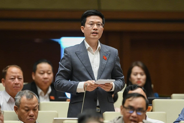 Bộ trưởng Nguyễn Mạnh Hùng: Mức phạt tin giả chỉ bằng 1/10 các nước ASEAN - Ảnh 1.
