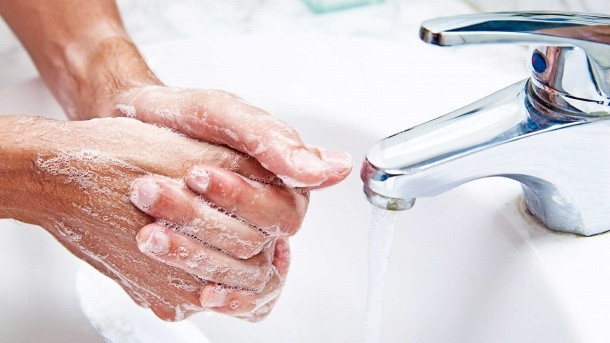 Nhà khoa học phát minh ra nước rửa tay đang cứu sống hàng triệu người mỗi năm là ai? - Ảnh 2.