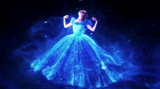 Bí mật về bộ váy Lọ Lem đẹp nhất Disney: Đính 110.000 viên pha lê, nữ chính chịu khổ trăm bề - Ảnh 3.