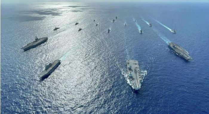 Các tàu chiến Anh, Nhật Bản và Mỹ tham gia một cuộc tập trận chung. Ảnh: AP