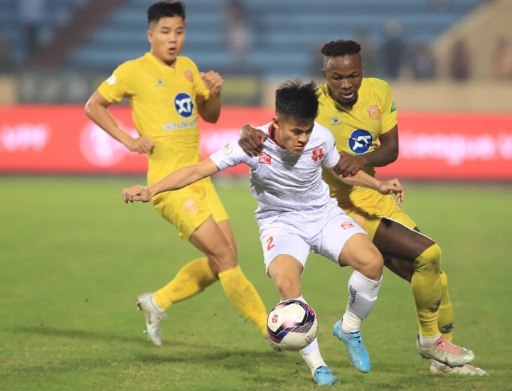 Hà Nội FC áp sát ngôi vương V-League, Nam Định và Sài Gòn FC chờ chung kết ngược - 2
