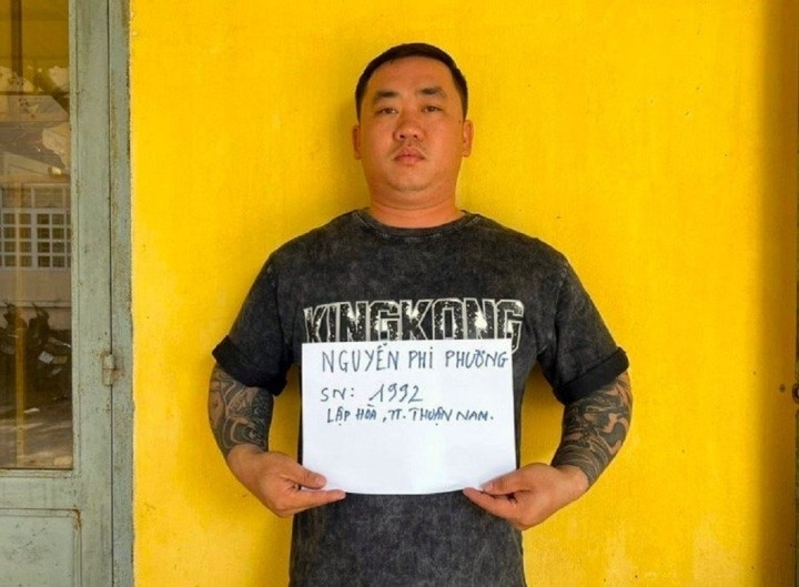 Bình Thuận: Kẻ dùng súng bắn liên tiếp vào tiệc cưới để đòi nợ ra đầu thú - 1