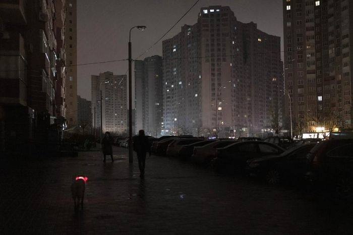 Thành phố Kiev trong một sự cố mất điện. Ảnh: AP