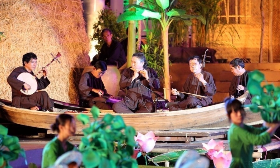 Developing Vietnamese culture imbued with national identity hinh anh 5