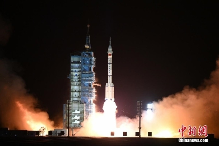 Trung Quốc phóng tàu vũ trụ có người lái Thần Châu-15 - 1
