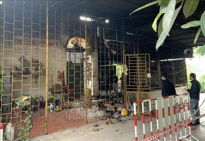 Sau gần 1 giờ, đám cháy tại nhà bà Nguyễn Thị Thái đã được dập tắt hoàn toàn. Ảnh: Đỗ Huyền/ TTXVN