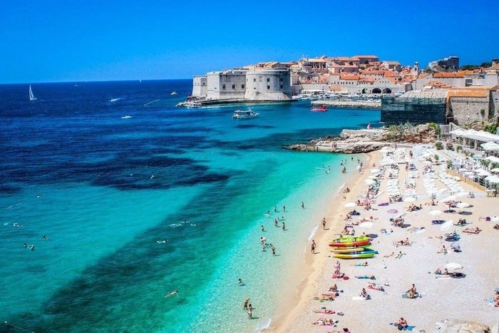  Các thành phố ở Croatia là điểm đến phù hợp cho những chuyến đi ngắn ngày. Ngoài Dubrovnik đã quá nổi tiếng với nhiều du khách, bạn cũng có thể ghé qua một số điểm đến mới như Zadar, Pula và Rijeka. Ảnh: Two Wandering Soles. 