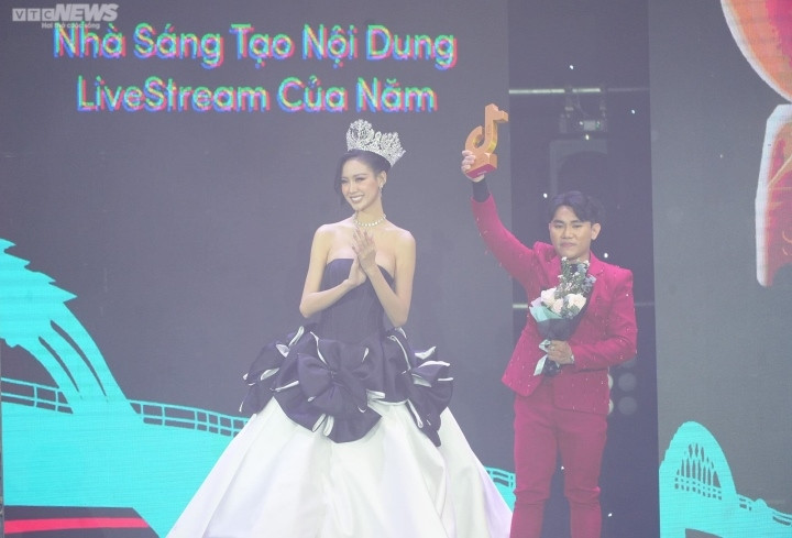 Nguyễn Thúc Thùy Tiên đoạt giải Nhà sáng tạo nội dung nghệ sĩ trên TikTok - 4