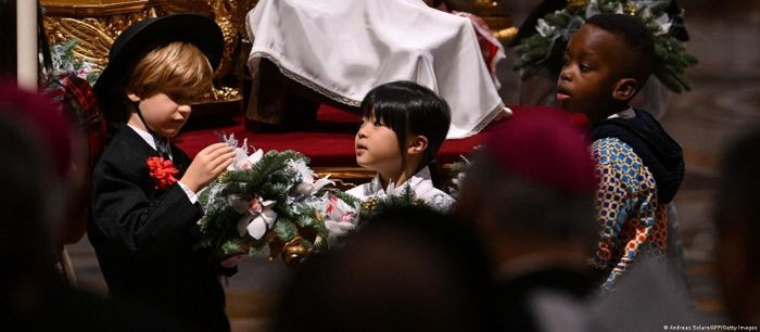 Các em nhỏ có mặt tại buổi lễ của Giáo hoàng. Ảnh: AFP