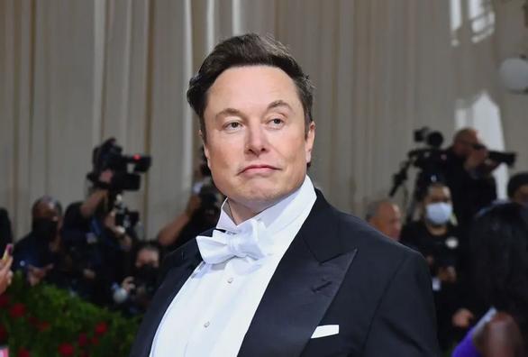 Elon Musk trở thành người đầu tiên trong lịch sử mất hơn 200 tỉ USD - Ảnh 1.