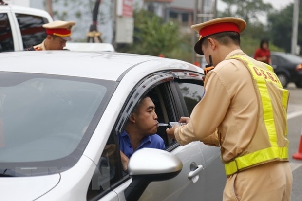 Ngay dau ky nghi Tet 2023, xu ly hon 1.200 lai xe vi pham nong do con hinh anh 1