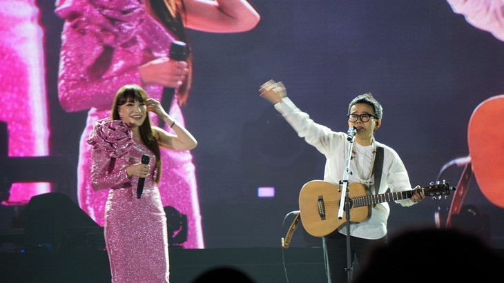 Noo Phước Thịnh hát về tình yêu hòa cùng bạn trẻ tại Hoàng thành Thăng Long - Ảnh 2.