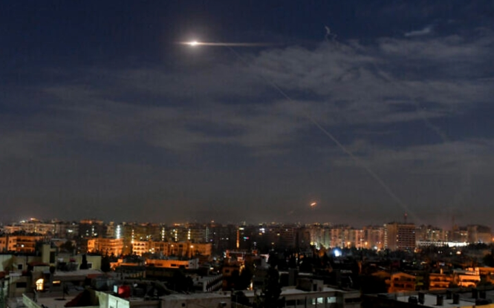 Israel không kích vào sân bay quốc tế ở thủ đô Damascus của Syria - 1