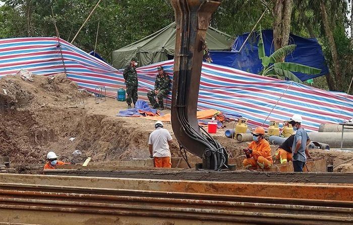 Công tác cứu hộ bé Hạo Nam đã bước sang ngày thứ 10 nhưng vẫn chưa đạt được kết quả như mong muốn. Ảnh: Sở TT&TT Đồng Tháp 