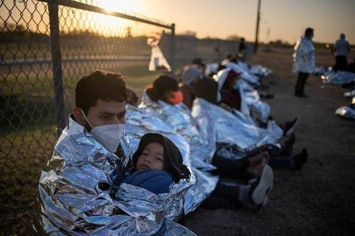 Người di cư ở khu vực biên giới với Mỹ. (Ảnh: Reuters)