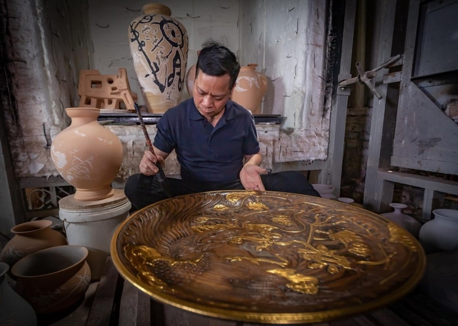 Ceramic artisan Nguyen Hung sets two Guinness records hinh anh 3