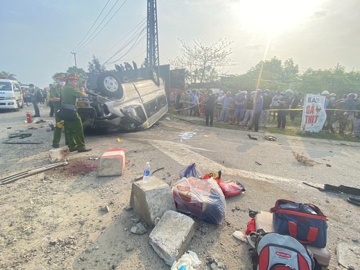 Tai nạn xe khách và xe đầu kéo: Thêm một nạn nhân tử vong - Ảnh 1.