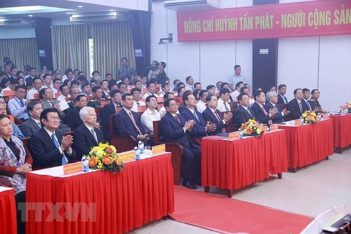 Thủ tướng Phạm Minh Chính và các lãnh đạo Đảng, Nhà nước dự Lễ kỷ niệm 110 năm ngày sinh ông Huỳnh Tấn Phát. (Ảnh: Dương Giang/TTXVN)