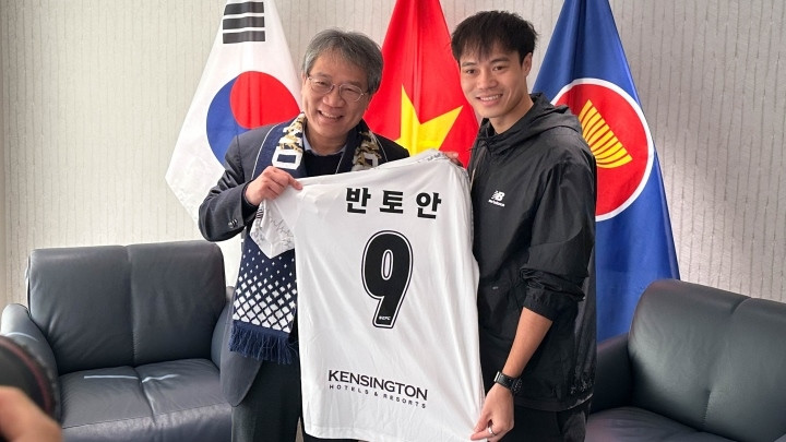 Văn Toàn nhận lời động viên đặc biệt trước trận ra mắt CLB Hàn Quốc - 1